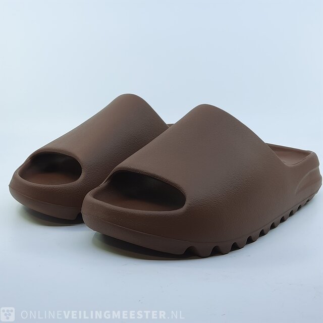 New yeezy slippers online