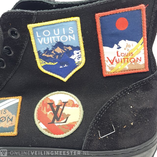 Paar schoenen, maat 9 Louis Vuitton, Tattoo trainer boot »  Onlineauctionmaster.com