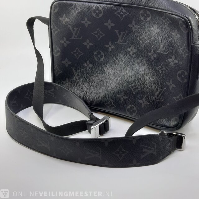 Louis Vuitton outdoor messenger schoudertas zwart